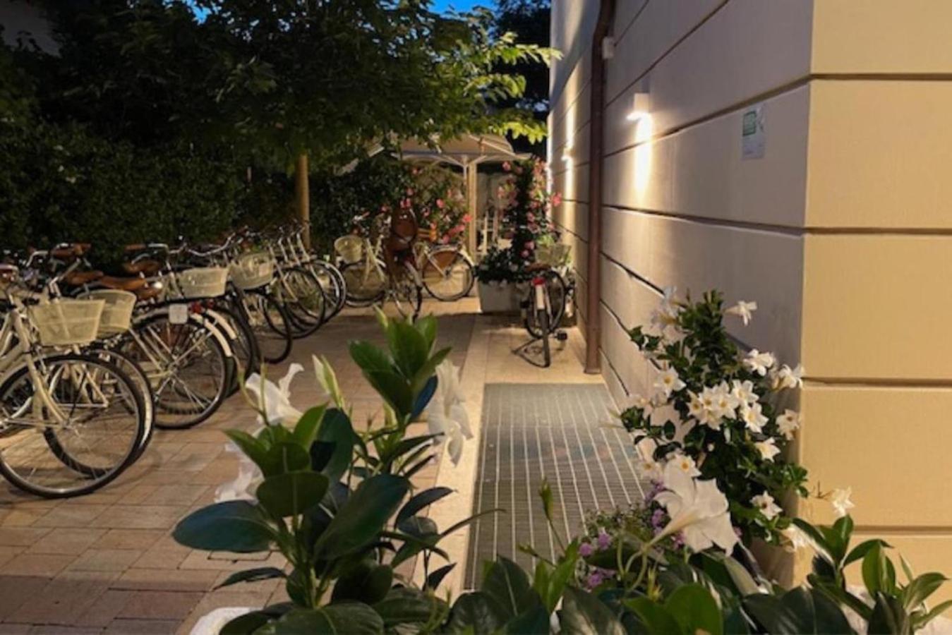 Hotel Villa Barsanti Pietrasanta Exteriör bild